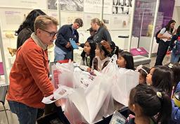 Scouts ask NINDS volunteers their most burning questions about the brain and take home goodie-bags filled with our learning materials for kids and adults.